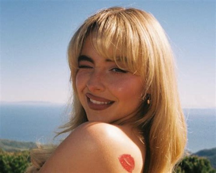 𝗕𝗲𝗴&uuml;𝗺 adlı kullanıcının Sabrina Carpenter panosundaki Pin, 2020