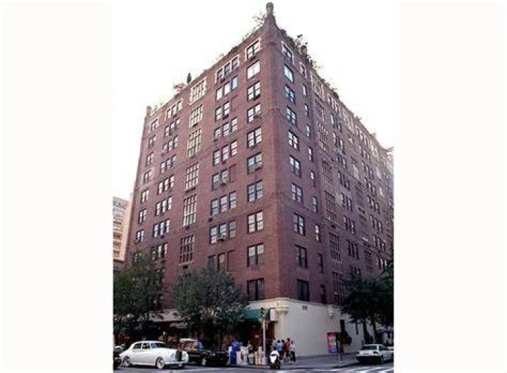 14 East 75th Street in New York NY nesting