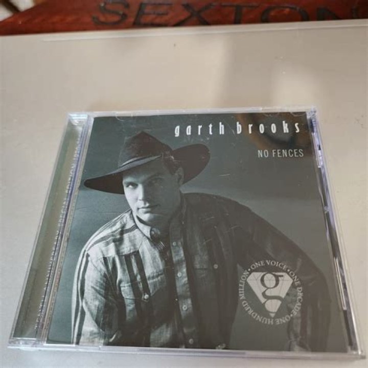 30 Years Later Garth Brooks' 'No Fences' Album Sounds Like Nashville