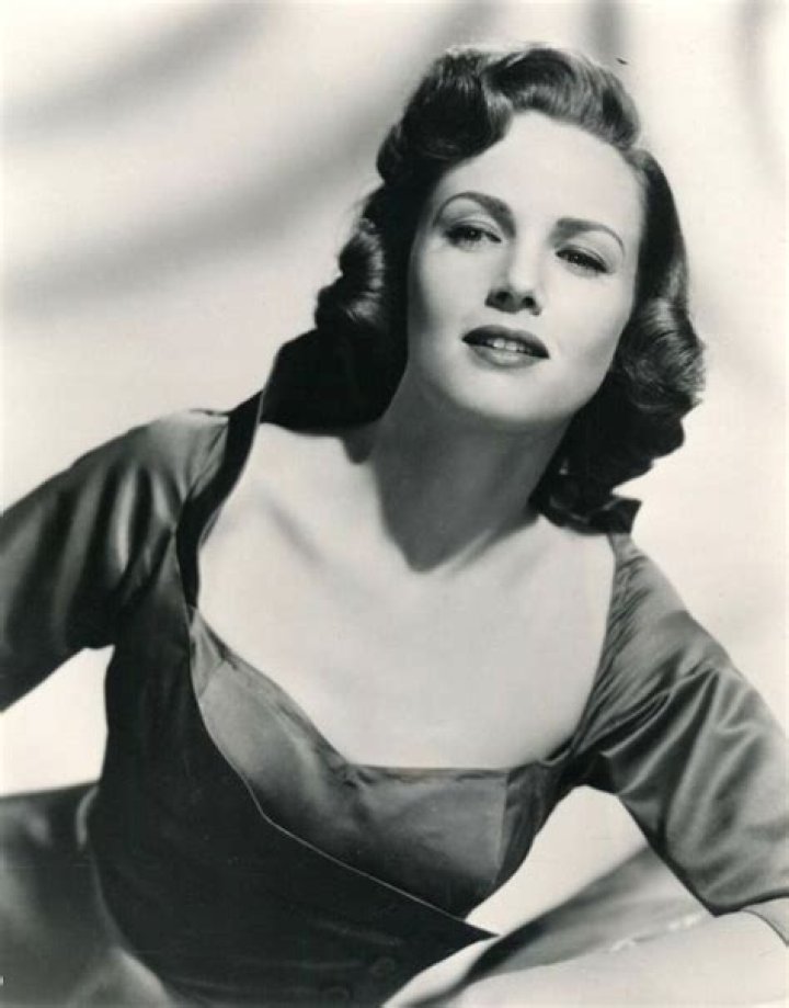 45 Glamorous Photos of Barbara Britton in the 1950s and '60s Vintage