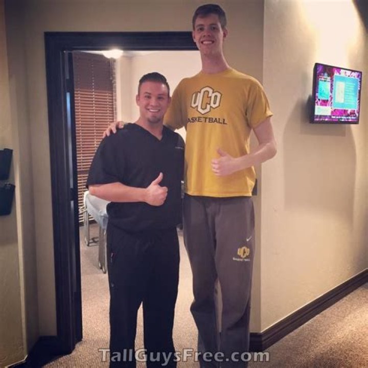 7ft 2in Logan T Tall guys, Giant people, Tall people