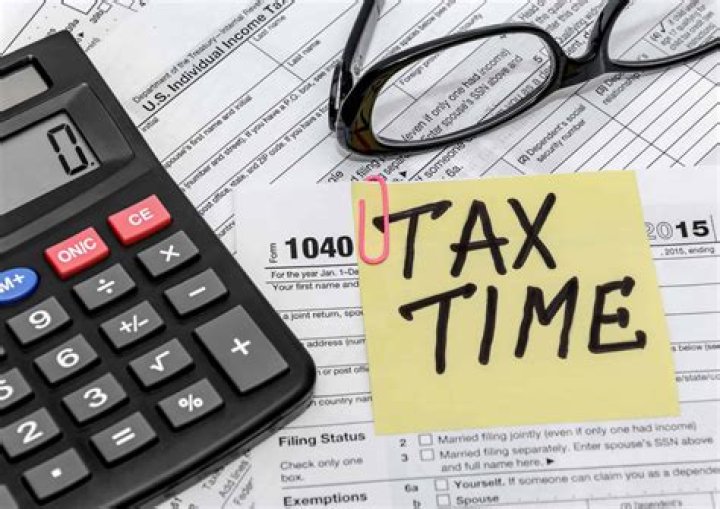 8 Reasons To Hire Someone To Help With Your Tax Planning Black