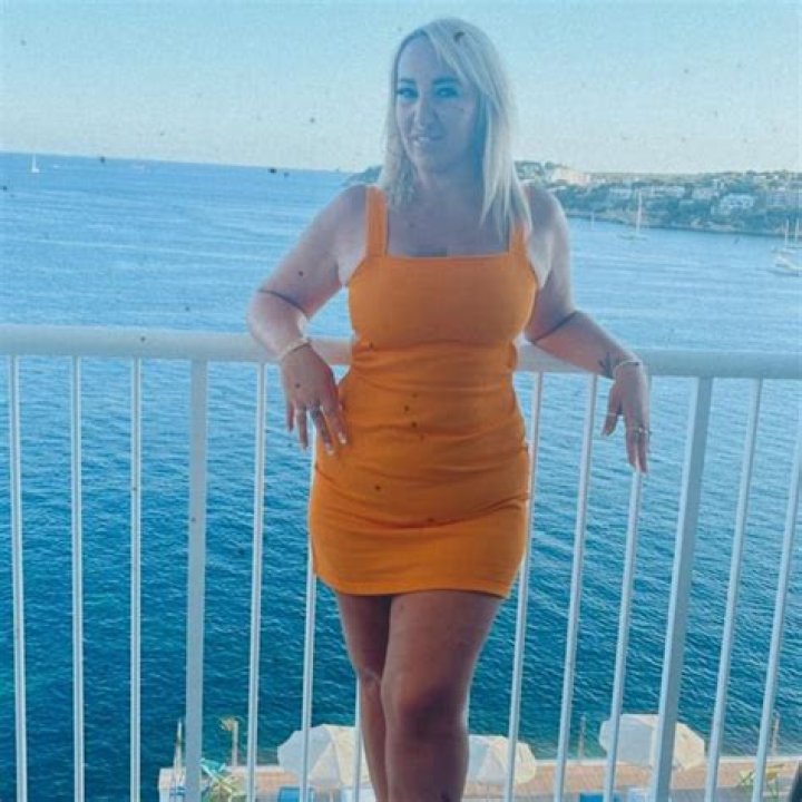 8 Sexy Hot Natalie Reynolds Bikini Pics