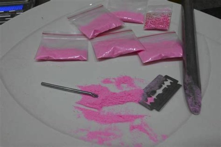 8tracks radio Pink Cocaine (13 songs) free and music playlist