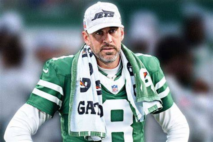 Aaron Rodgers concerned that knee injury could worse