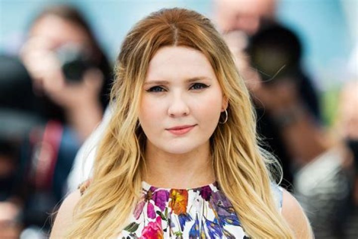 Abigail Breslin Teeth Did She Have Dental Surgery? Before & After