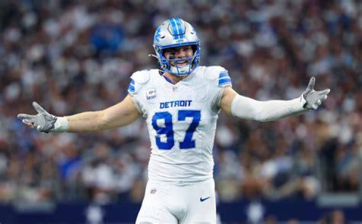 Aidan Hutchinson's family lives it up before 2022 NFL Draft Noti Group