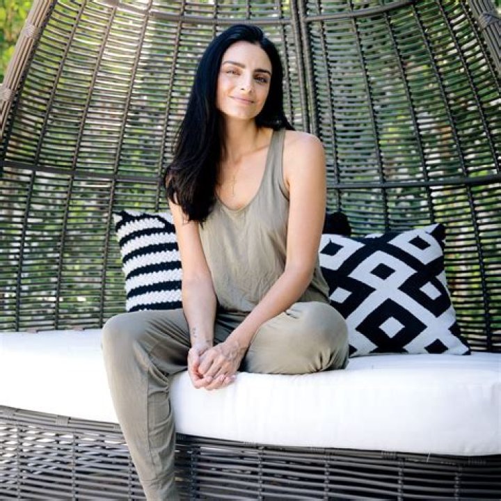 Aislinn Derbez muestra la tendencia del vestido lencero, en Instagram