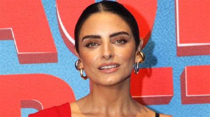 Aislinn Derbez's little sister Aitana made her want to be a mom