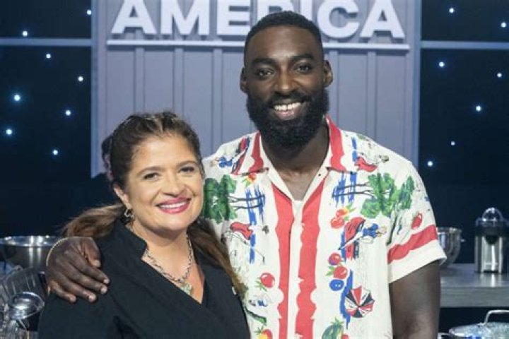 Alex Guarnaschelli 2023 Boyfriend, net worth, tattoos, smoking & body