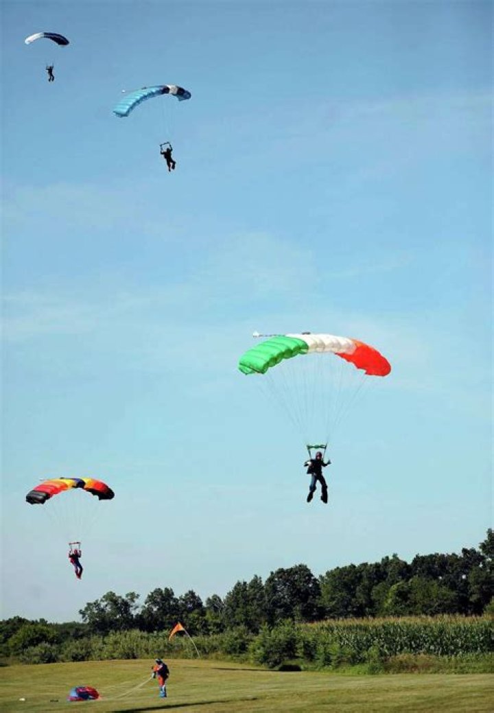 Alex Kelly now a skydiving instructor StamfordAdvocate
