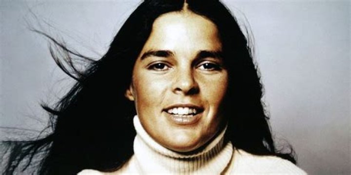 Ali MacGraw 2024 dating, net worth, tattoos, smoking & body