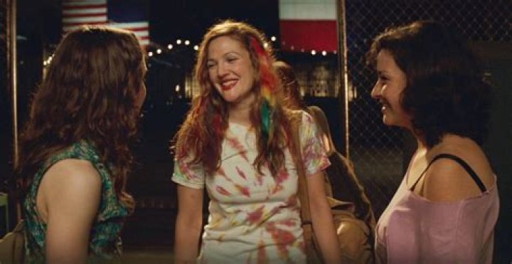 Alia Shawkat shares a VERY passionate kiss with scruffy mystery man
