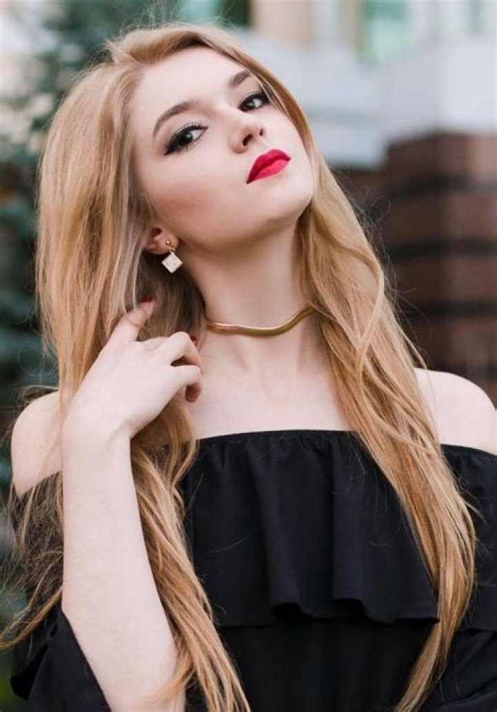 Alisa Manyonok Wiki, Age, Height, Boyfriend, Family, Education, Net