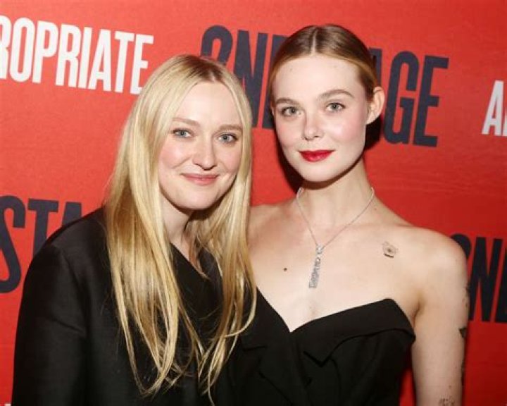All About Dakota and Elle Fanning's Parents, Steven Fanning and Hannah