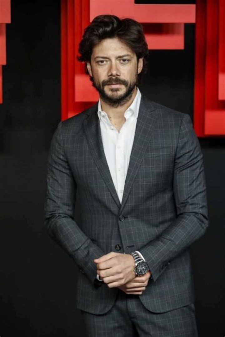 Alvaro Morte Wiki, Height, Weight, Age, Girlfriend, Family, Biography