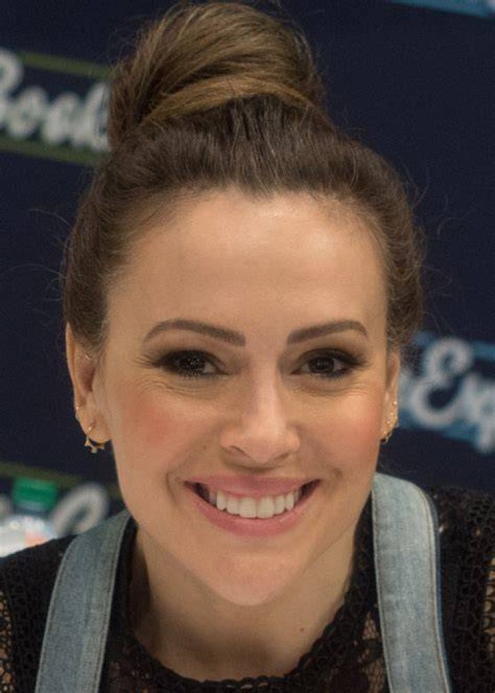 Alyssa Milano Net Worth Alyssa milano, Alyssa milano hot, Alisa milano