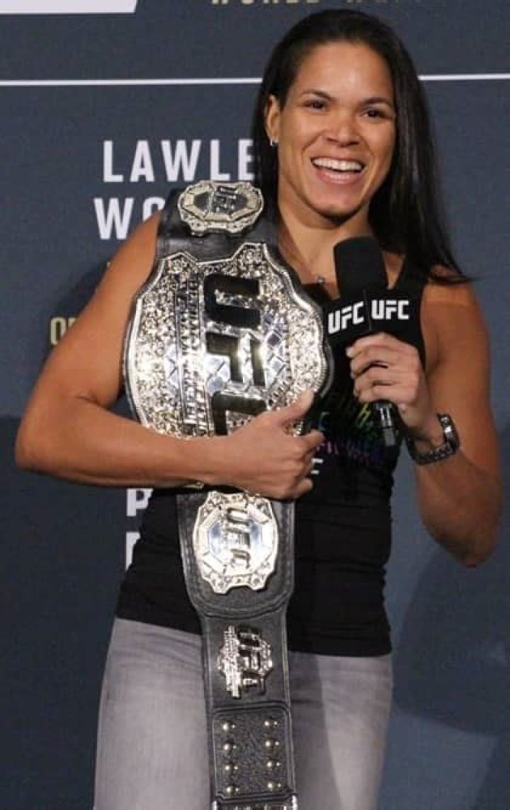 Amanda Nunes Biography, Age, Wiki, Height, Weight, Boyfriends, Family