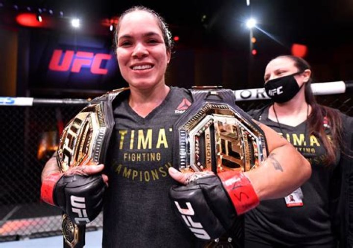 Amanda Nunes makes history in dominant UFC title defense