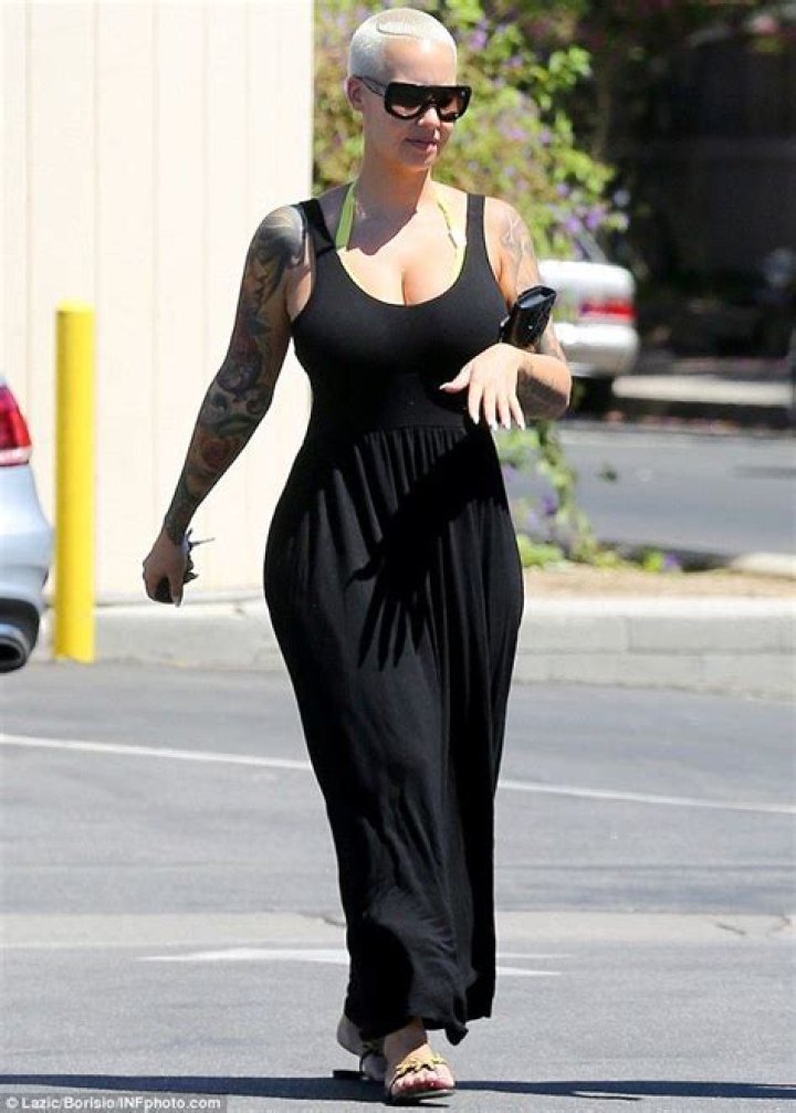 Amber Rose shows off her curves in clingy LBD while out with mom