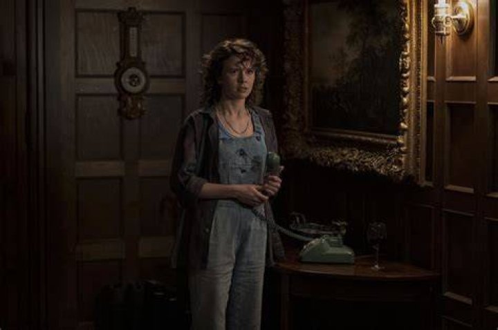 Amelia Eve