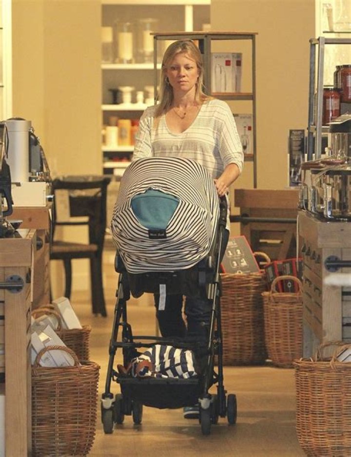 Amy Smart shopping with her daughter in Beverly Hills GotCeleb