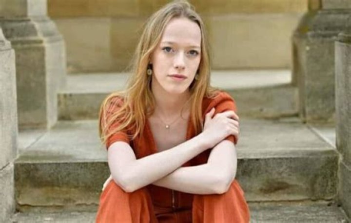Amybeth McNulty (Actress) biography, height, weight, age, affairs