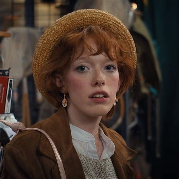 Amybeth McNulty Filmek, k&eacute;pek, d&iacute;jak Szem&eacute;lyis&eacute;g adatlap Mafab.hu
