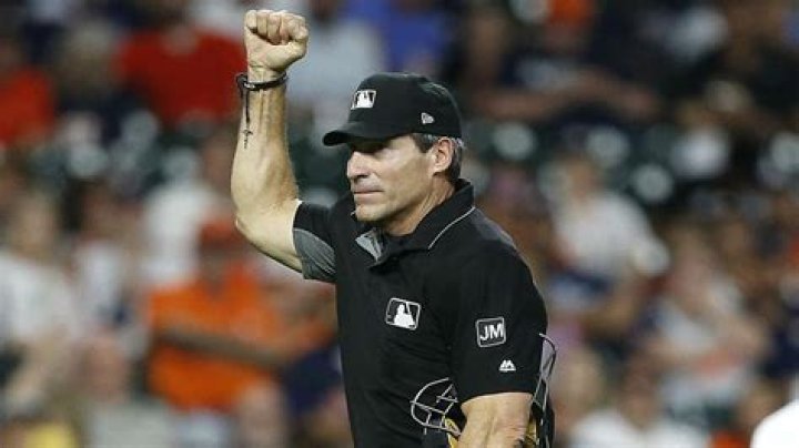 Angel Hernandez is bad at his job again; when will enough be enough