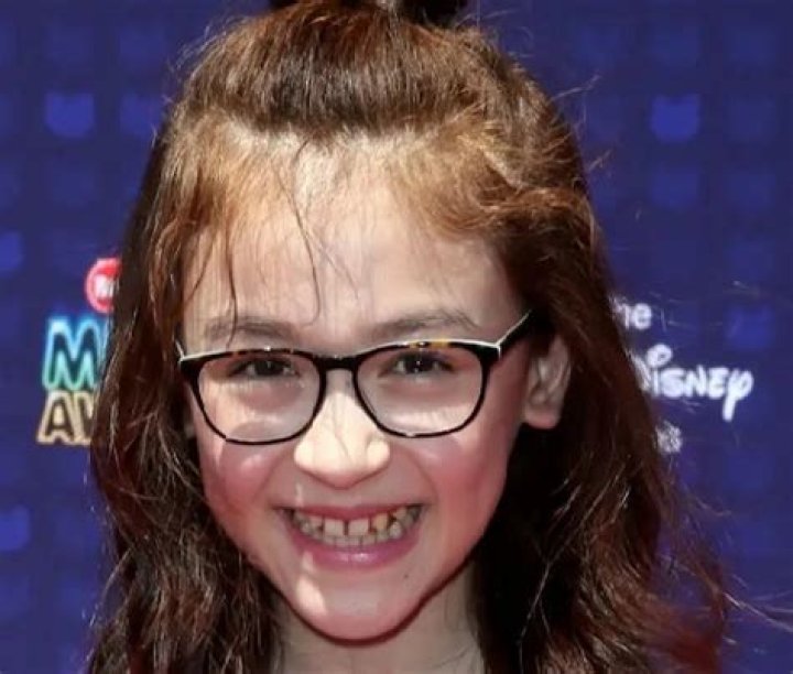 Anna Cathcart Single 'XO, Kitty' Star Dating History, Exes