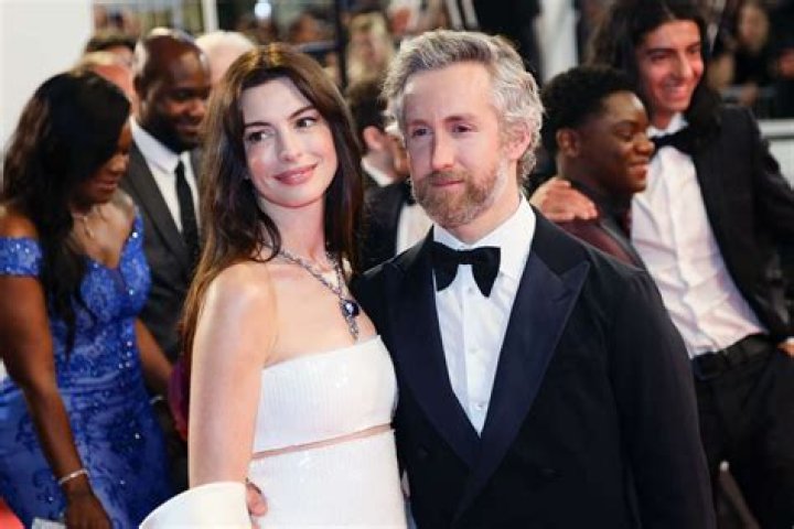 Anne Hathaway 2023 Husband, net worth, tattoos, smoking & body