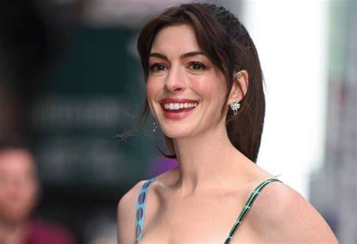 Anne Hathaway Age, Net Worth, Husband, Family, Height and Biography