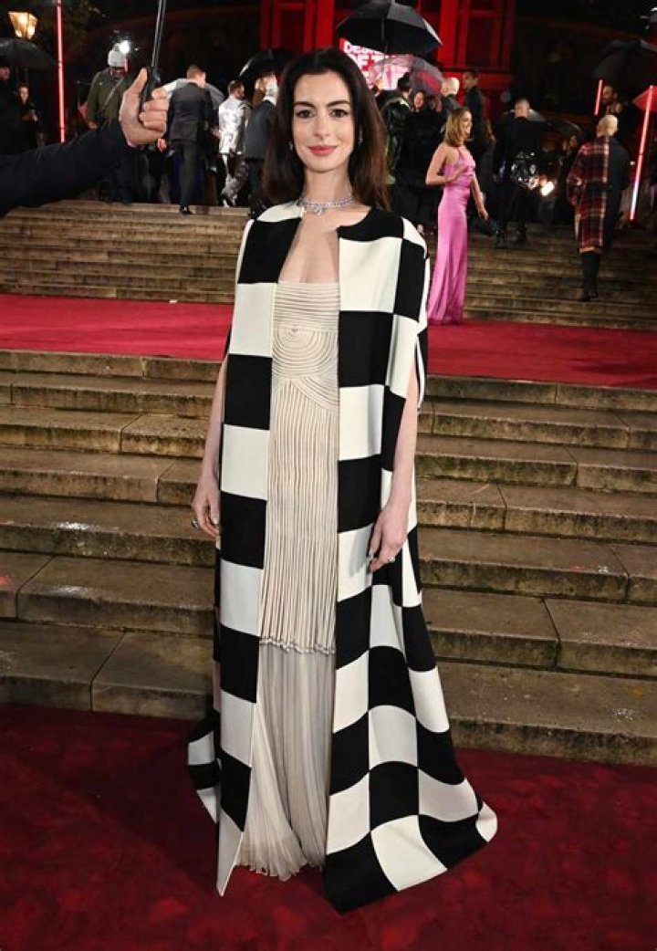Anne Hathaway’s Cannes Column Gown Is Perfectly Understated Vogue