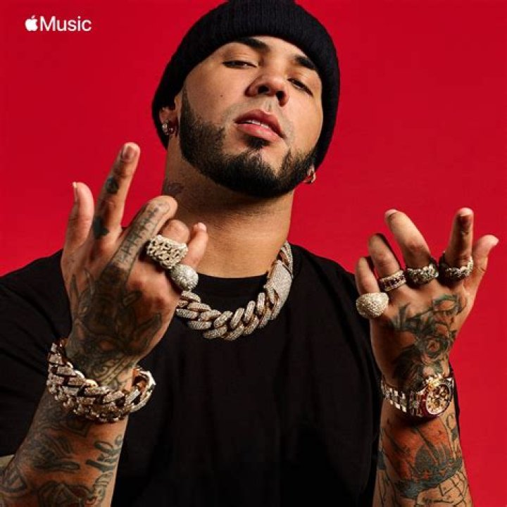 Anuel AA Opens Up About New Album and Documentary People en Espa&ntilde;ol