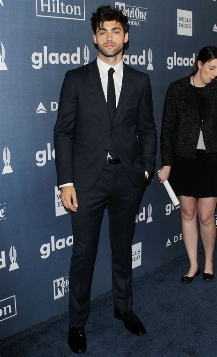 Apr 02 27th Annual GLAAD Media Awards 005 Matthew Daddario Fan
