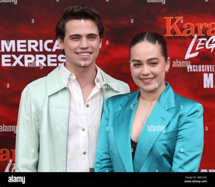 Are Mary Mouser & Tanner Buchanan Dating In Real Life