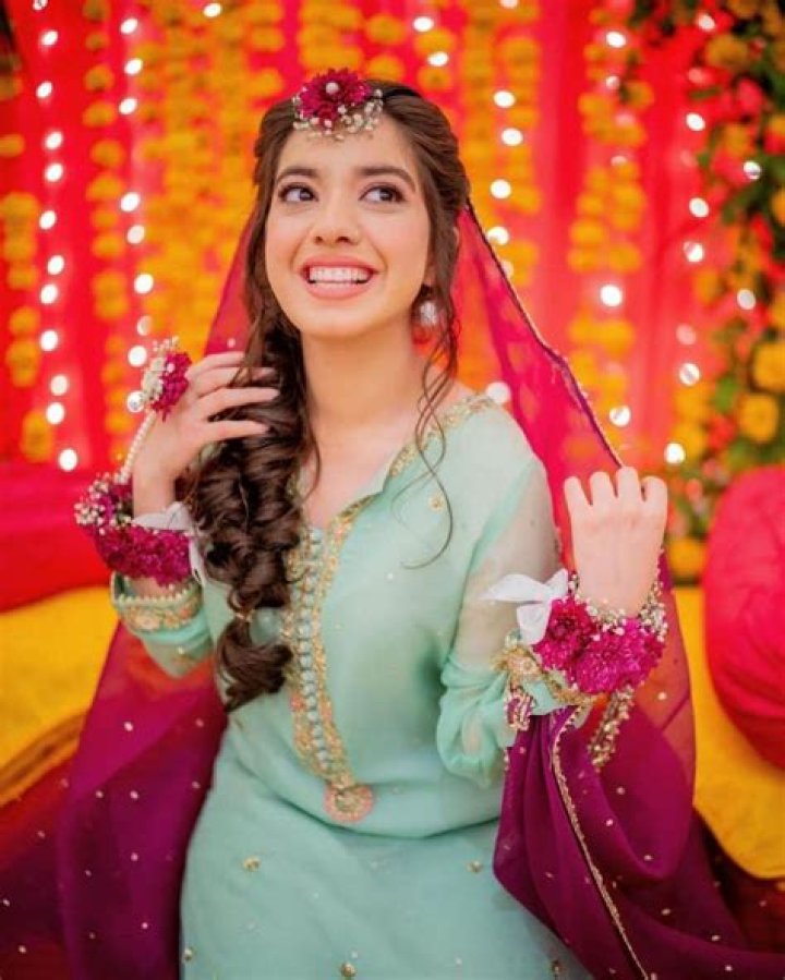 Arisha Razi's new photos with husband melt hearts online Pk