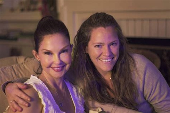 Ashley Judd with her mother and sister Naomi and Wynonna Judd Country