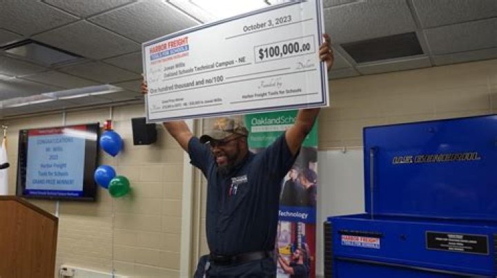 Automotive teacher wins 100,000 teaching excellence prize The