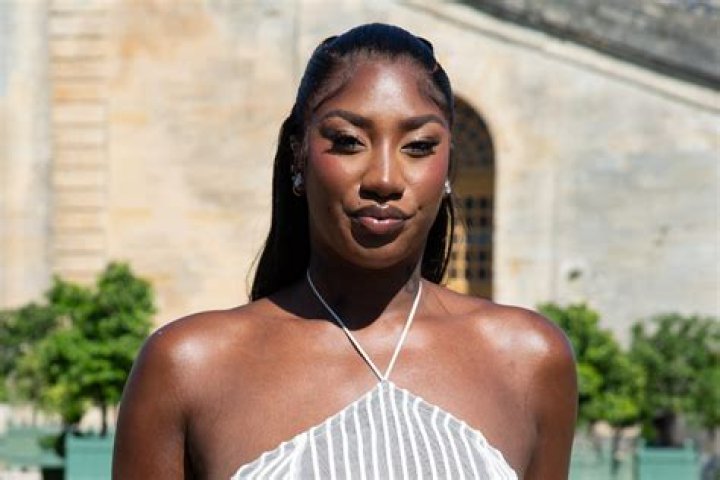 Aya Nakamura d&eacute;voile les 5 pi&egrave;ces qu'une femme devrait toujours avoir