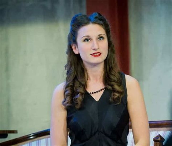 Bessie Carter Height Weight Body Stats Age Family Facts