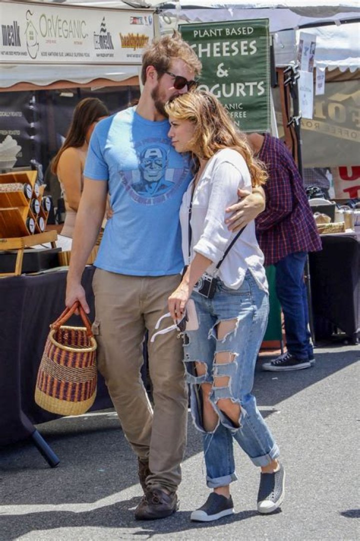 Bethany Joy Lenz With Boyfriend at the Farmers Market in LA 07/01