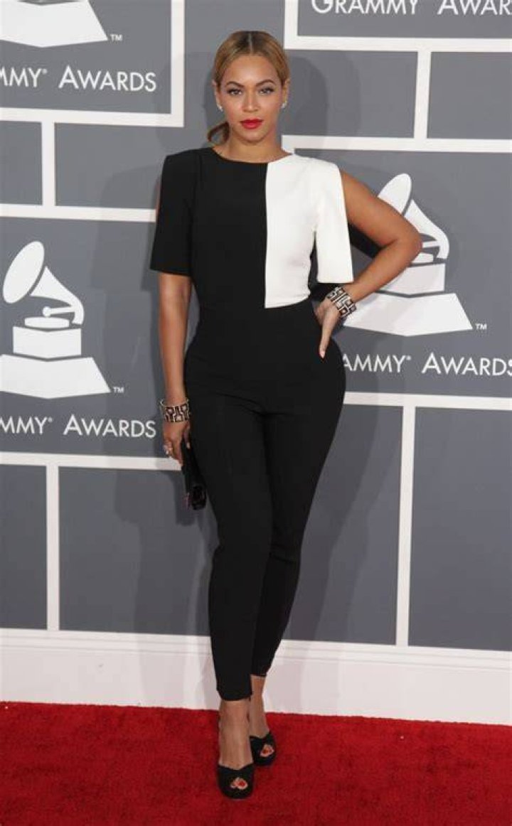 Beyonce`s height, weight. She is not gifted with thin body