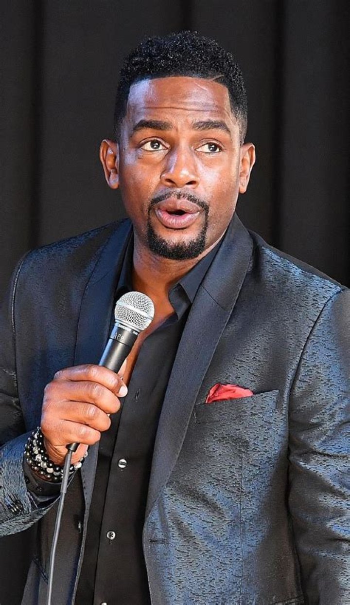 Bill Bellamy's comedy riffs on his life story as much as contemporary