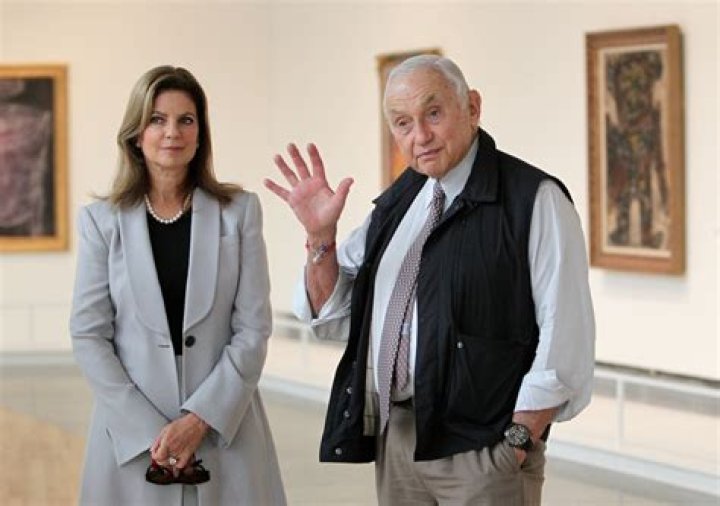 Billionaire Les Wexner says accused sex trafficker Epstein