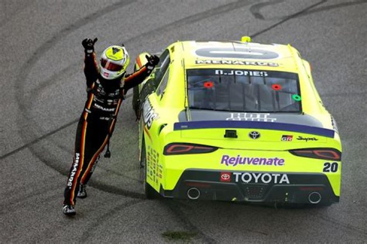 Brandon Jones snatches NASCAR Xfinity win at Kansas