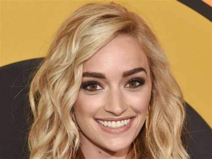 Brianne Howey Bio, Net Worth, Boyfriend, Married, Husband
