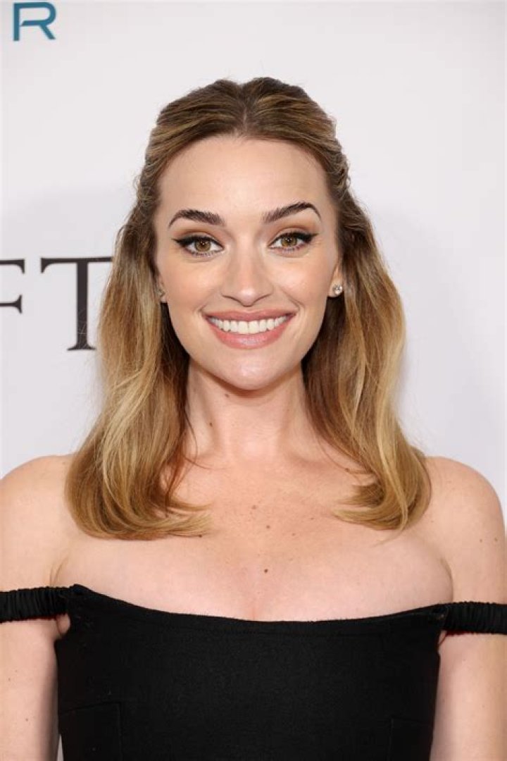 Brianne Howey Wiki, Bio, Age, Height in Feet, Parents, Partner, Movies