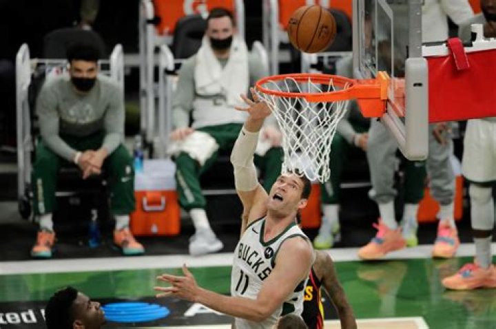 Brook Lopez, Bucks beat Hawks to move one win from NBA Finals