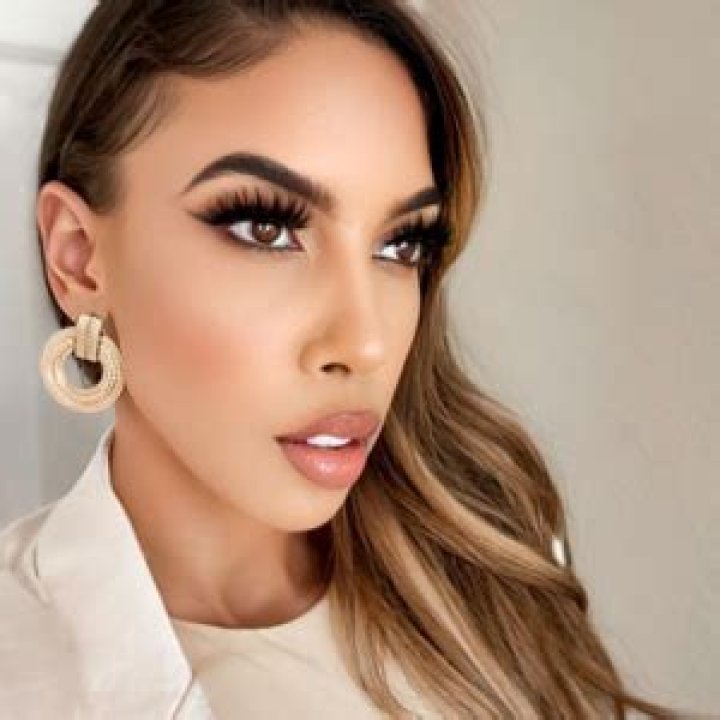 Brooke Ashley Hall Biography Facts, Age, Husband, Kids, Net Worth